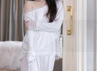秀人网 - 原图泄露：看Arude薇薇内衣的背后，像是在翻旧账