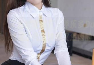 秀人网 - 天台的光照下，养乐多Doll的美图分享，捕捉了几分慵懒又悠闲的气息。