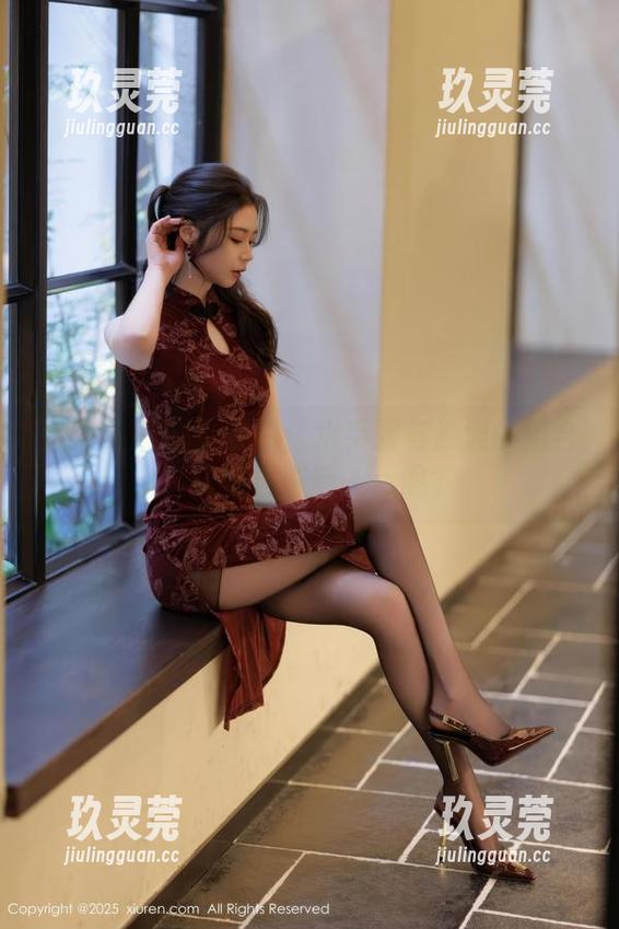 秀人网 - 娜比在线：水手服与沙滩的组合，还能再奇葩一点吗？