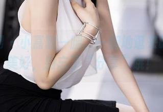 秀人网 - 小嘉敏一腿、一腿地逛来晒出的美好，别忘了“分享”哦！