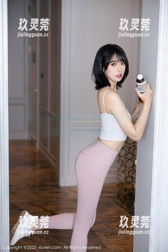 秀人网 - 小肉肉咪带着网袜图包更新，欢迎加入这个袜子狂欢。