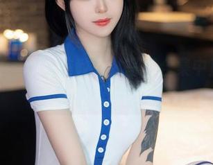 秀人网 - 幼幼在教室：写真合集中那些意味深长的眼神