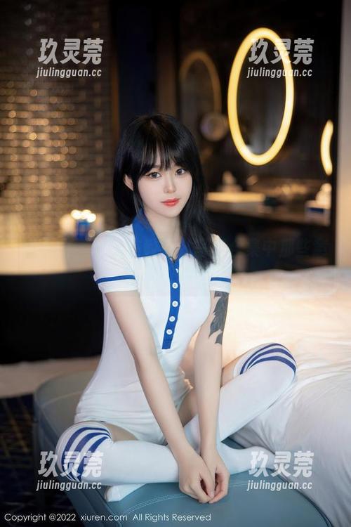 秀人网-幼幼 秀人网 - 幼幼在教室:写真合集中那些意味深长的眼神