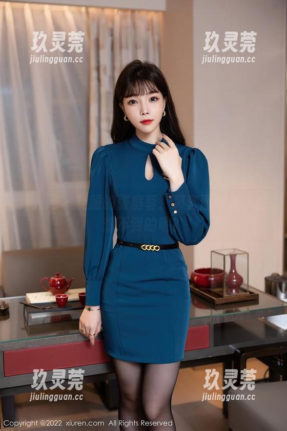 秀人网-张庭蓉 秀人网 - 制服的张庭蓉、那套图和更多意想不到的呢?