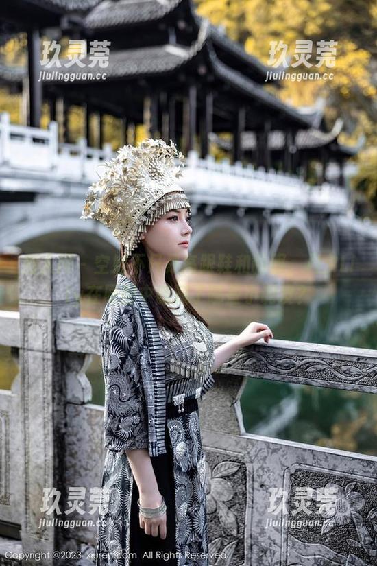 秀人网 - 空姐不只是高跟鞋和制服，月夕Lily在原图中暗藏了哪些小调皮？
