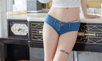 秀人网 - “沫晓伊baby教室”写真：好像回到了那个年代，但没有黑板的味道？