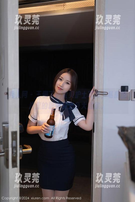 秀人网 - 王俪丁小宝贝护士写真，私房图片里的职业装变身大赢家。