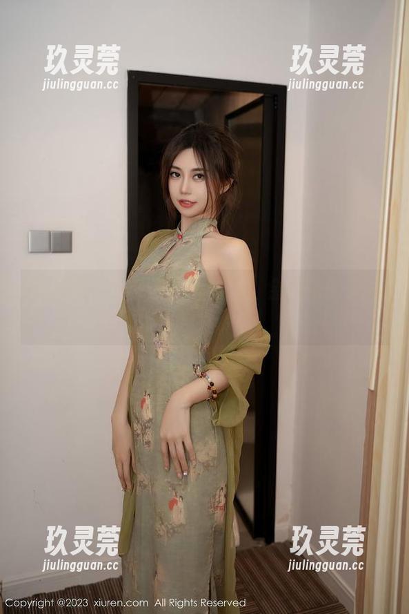 秀人网 - 办公室撩人秘籍：金小依的无圣光写真大公开！