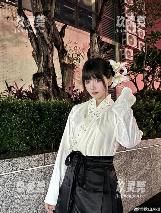 秋山AkI 当秋山AkI遇到mirror彩云:资源都verliefd!