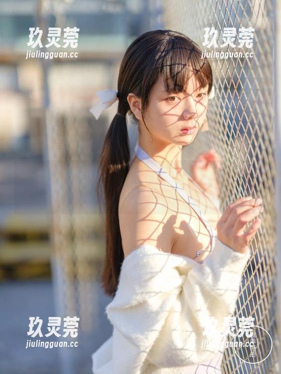 稚乖画册 - 不可思议的肉丝：夜夜天台停车场写真集资源，让人想多看几遍。