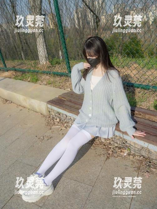 紧急企划 - 林书辞的双马尾，最新图片中那种随性的氛围，真让人放松。
