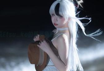女王纸悦Etsu_ko的超爽免费套图，谁说不穿也能当王者？