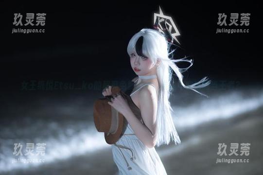 女王纸悦Etsu_ko的超爽免费套图，谁说不穿也能当王者？