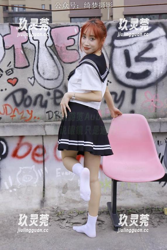 绮梦摄影 - 在线游览Aubrey的眼镜写真，谁说眼镜只是遮挡？