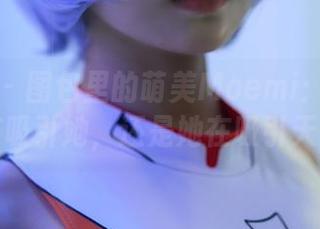 蜜桃社 - 图包里的萌美Moemi：到底是天台在吸引她，还是她在吸引天台呢？