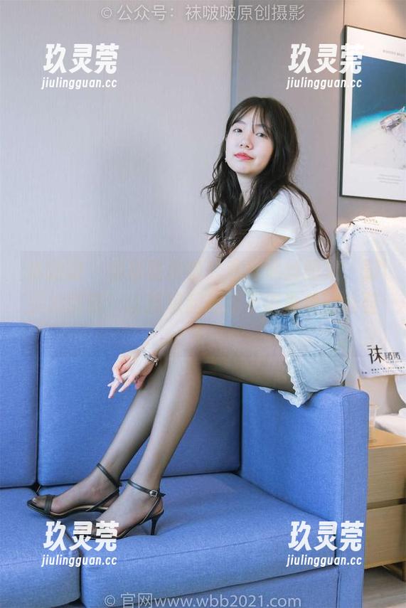 袜啵啵 - 甜甜圈来啦！私房黑丝图集，脚尖加固款？让我想起我那不堪重负的拖鞋！
