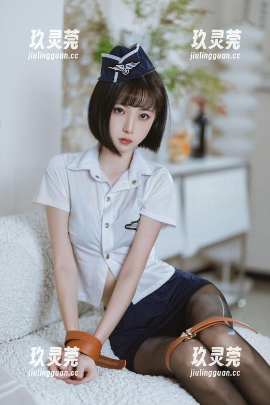 许岚LAN的黑丝女警合集：这壁纸根本不想被擦掉，难道是误入了某个奇怪的剧本？
