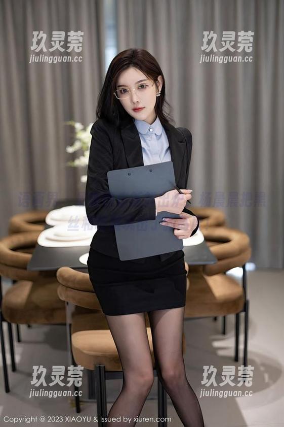 语画界-杨晨晨 语画界 - 最新图库新鲜出炉,杨晨晨把黑丝和制服玩出了新高度!