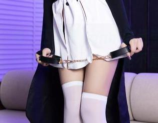 语画界 - 嗯？王馨瑶yanni的吊带照片为什么会让我停留那么长，我是不是该反思一下？