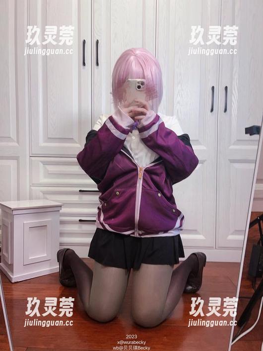 贝贝琪Becky 贝贝琪Becky短裙套图,这是一个值得反复欣赏的场景,像是熟悉又陌生的梦。