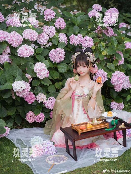 我和贰加六的恶女花魁照片：这气氛，是要干嘛呢？