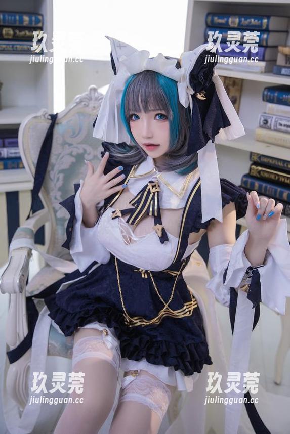 听说雪晴Astra的制服写真集，要不要打个卡来一点微妙的分享？