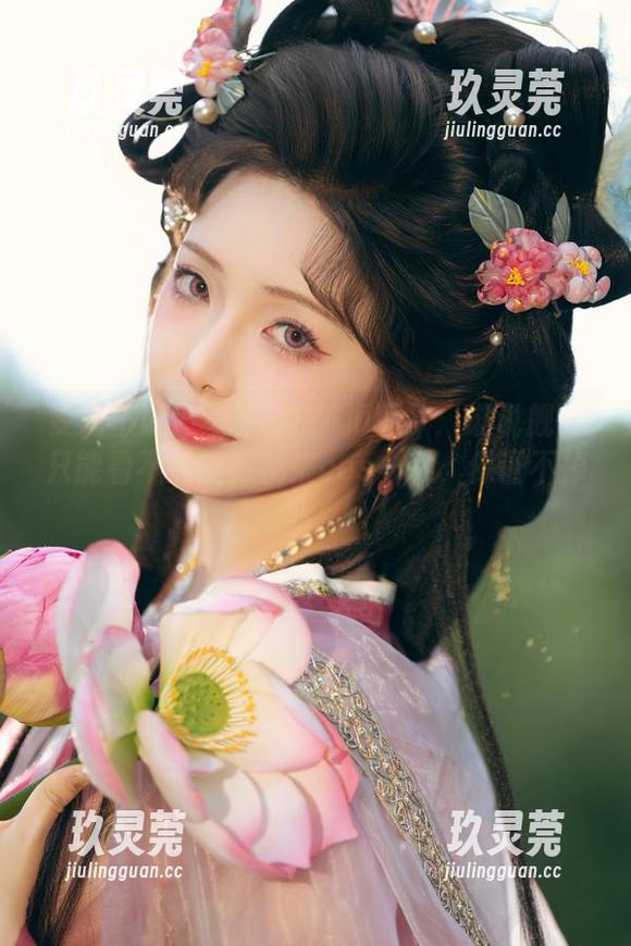 雯妹不讲道理 雯妹不讲道理的2024海军梦:谁说舰长只能看不能摸?快来cos一下,保证不掉水!