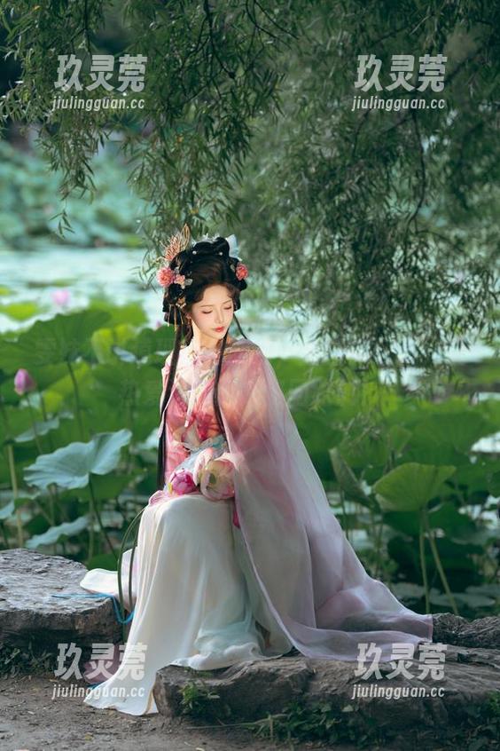 雯妹不讲道理 雯妹不讲道理糜烟旗袍,全图库分享,让热爱逗趣的人峰回路转!