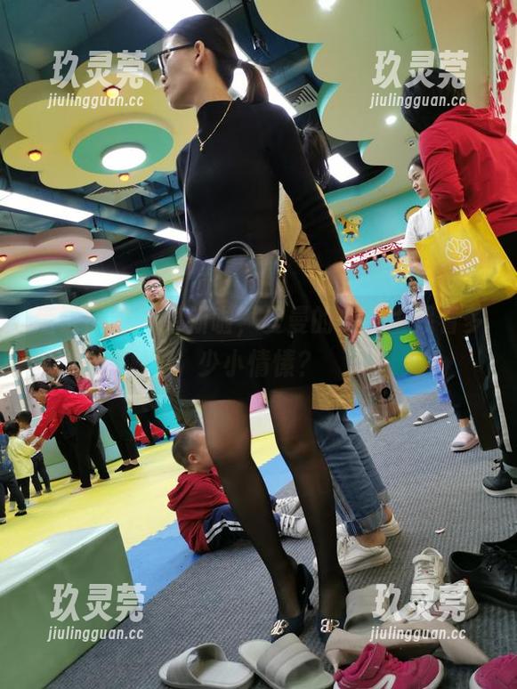 魔镜街拍-曼曼 魔镜街拍 - 更新啦,曼曼的少女里藏着多少小情愫?