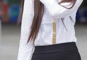 魔镜街拍：滑板热裤小妹的另类美图，眼前闪过的涟漪